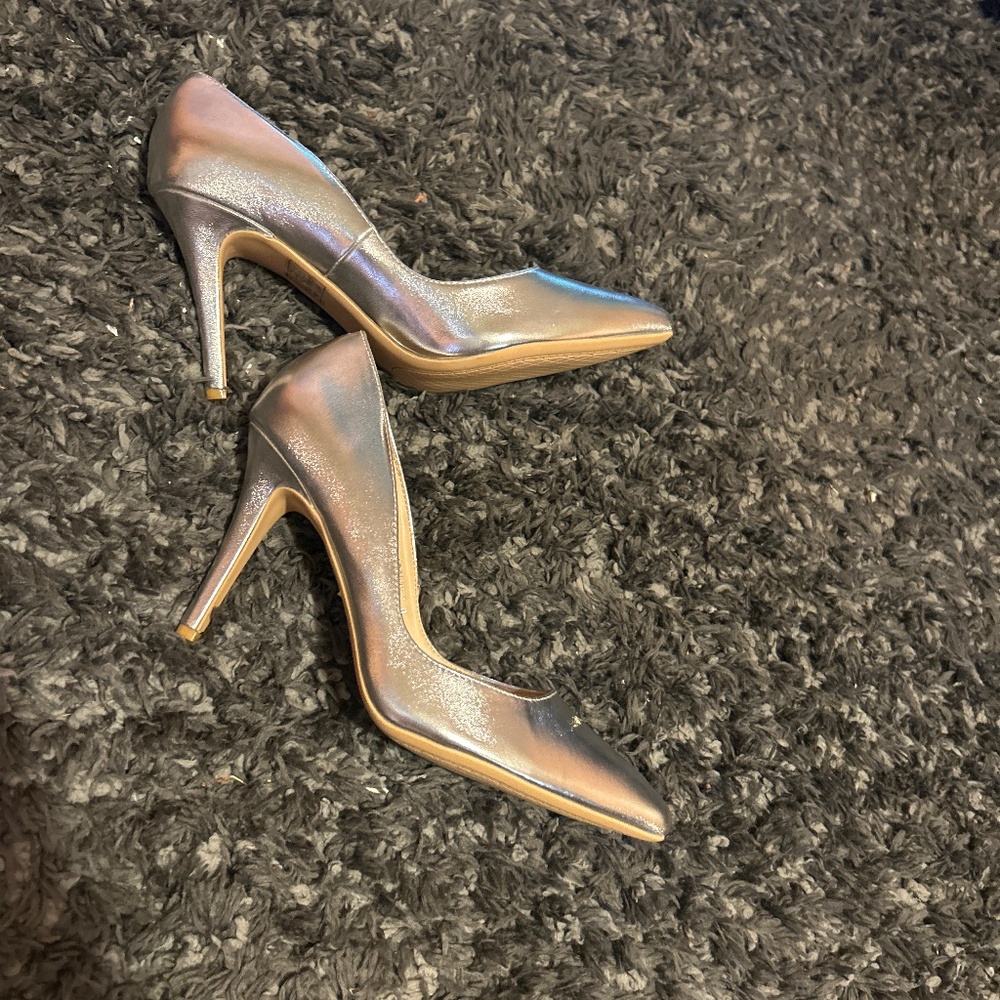 Beautiful gold pumps